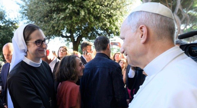 El Papa nombra a una monja croata de 36 años viceportavoz del Vaticano