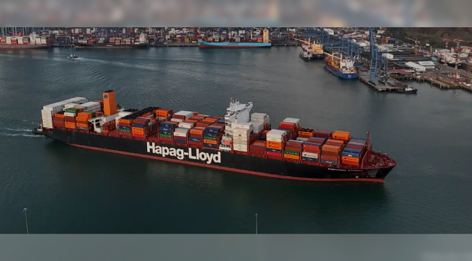 Panamá toma control de dos puertos en el canal