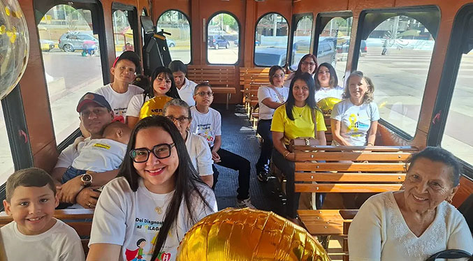 Un tranvía cargado de milagros recorrió el corazón de la ciudad