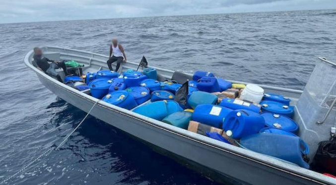 Armada de Colombia incauta 2,3 toneladas de cocaína en una embarcación en el Pacífico