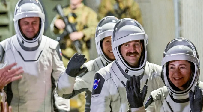 Despega con éxito la misión Crew-12 de relevo tras una emergencia médica en la EEI