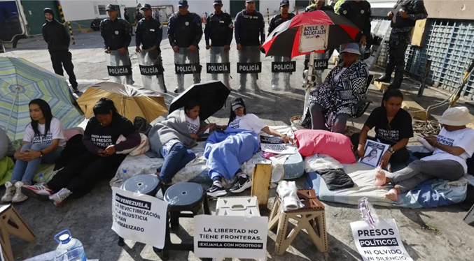 Más de 200 detenidos inician una huelga de hambre en Venezuela, informan familiares