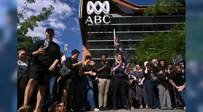 Periodistas de una cadena pública australiana van al paro preocupados por la IA