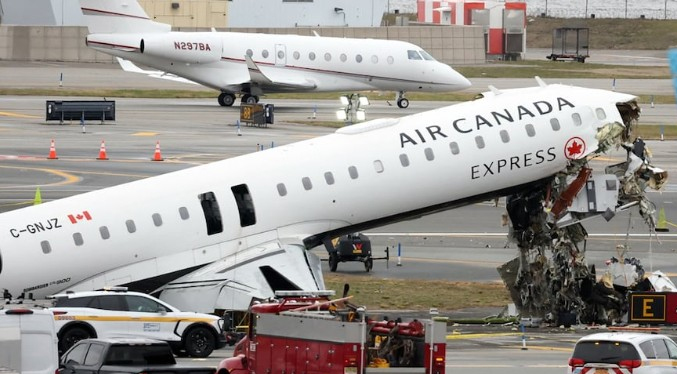 Recuperan la caja negra del avión que colisionó en Nueva York