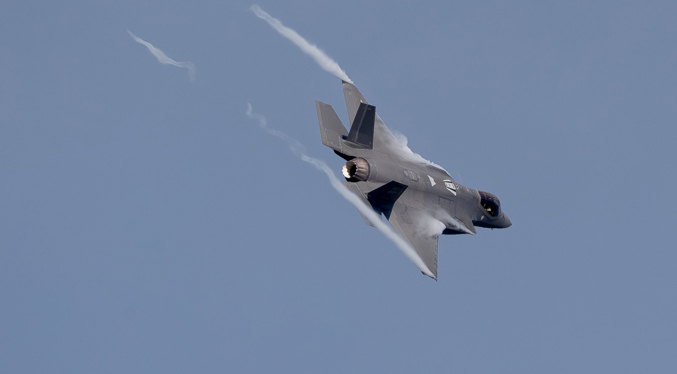 EEUU y Canadá envian cazas para interceptar a dos aviones militares rusos cerca de Alaska