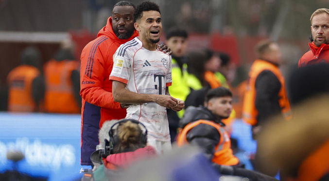 Bayern empata en un duelo que acabó con dos jugadores menos