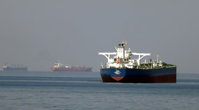 Pekín confirma que tres buques chinos cruzaron recientemente el estrecho de Ormuz