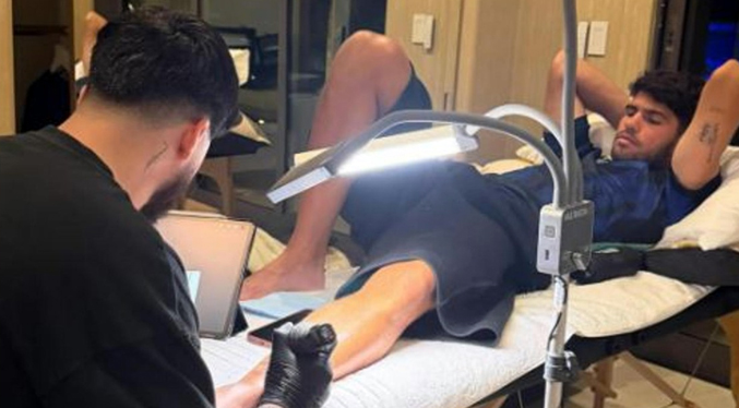 Carlos Alcaraz se tatúa el canguro por el éxito logrado en Australia
