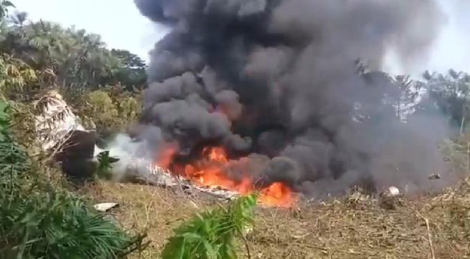 Avión militar se accidenta en Colombia; sobreviven 48 de 125 personas
