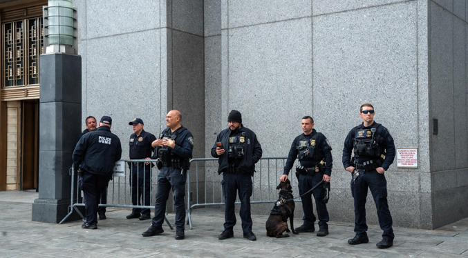 Defensa de Maduro insiste ante el juez en que el gobierno venezolano pague sus honorarios