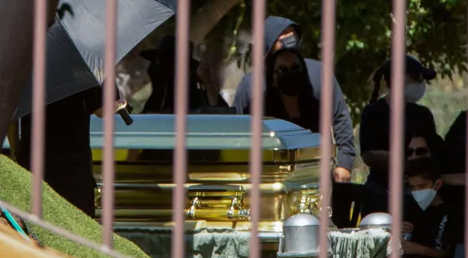 Un féretro dorado y miles de flores: El suntuoso funeral de «El Mencho» en México