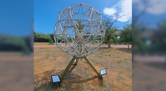Alcaldía de Maracaibo reubica escultura «El hombre de Vitruvio” en la Vereda del Lago