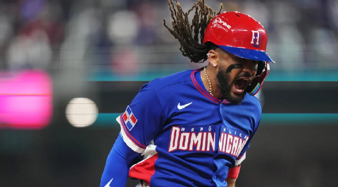 Dominicana se impone a Venezuela por 7-5 y termina invicta en Grupo D de Clásico Mundial