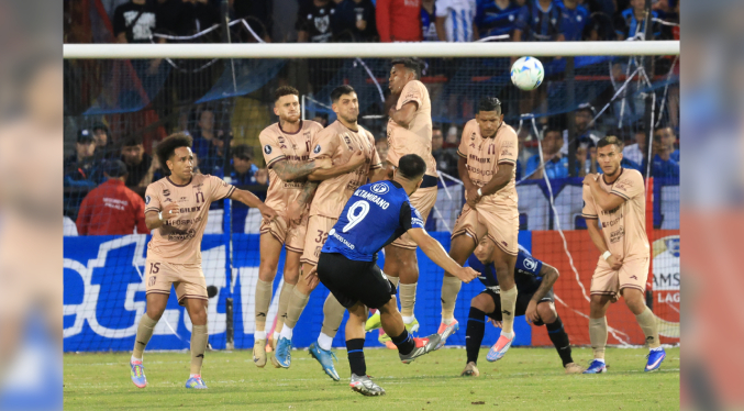 Conmebol impone sanción a Huachipato tras canticos xenofóbicos