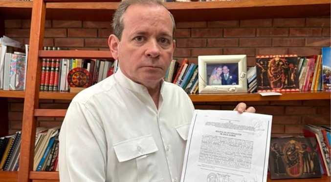 Guanipa anuncia que tribunal cierra causa en su contra por terrorismo