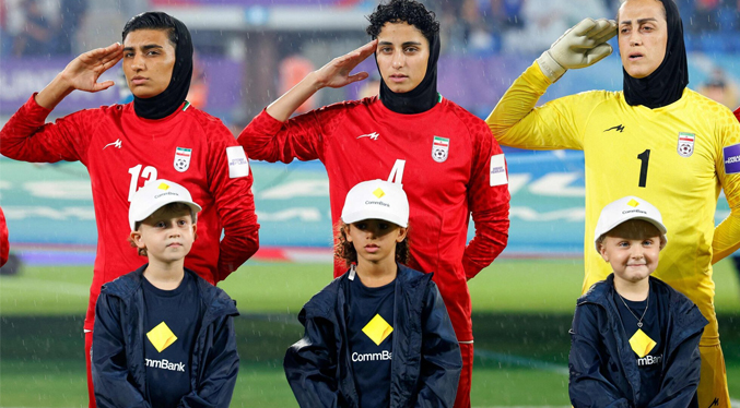 Jugadoras de la selección de fútbol iraní regresan a su país, según medios locales