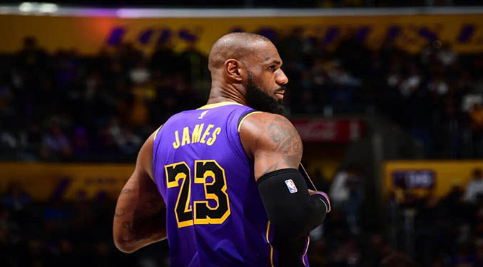 LeBron James se convirtió en el jugador con más partidos en la historia de la NBA