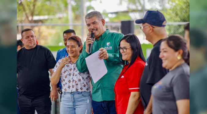 Gobernador Luis Caldera entrega financiamiento a proyectos y cilindros a comunas en Rosario de Perijá