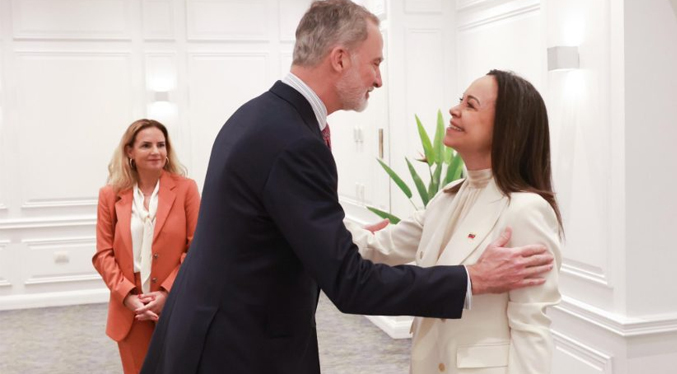 Rey Felipe VI de España recibe a María Corina Machado tras la toma de posesión de José Antonio Kast