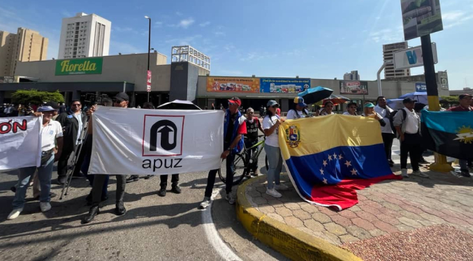 Trabajadores activos y jubilados zulianos se suman a la protesta nacional por aumento salarial