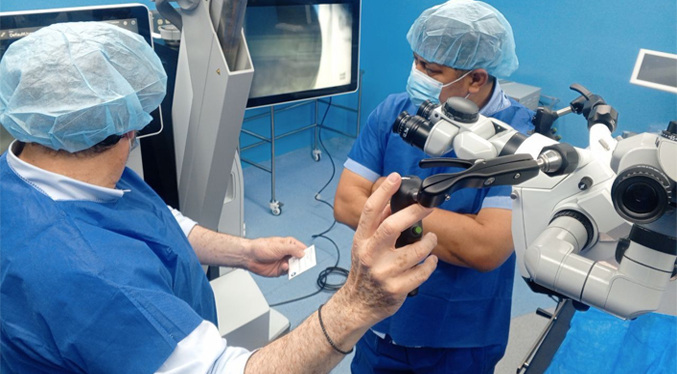 SAHUM se convierte en referente tecnológico con la activación de microscopio robotizado