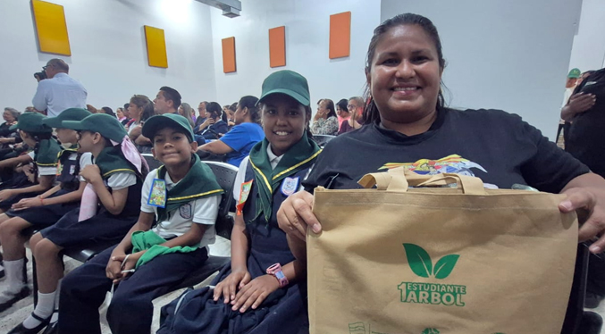 Gobernación del Zulia impulsa la conciencia ecológica con el programa “Un estudiante, un árbol”
