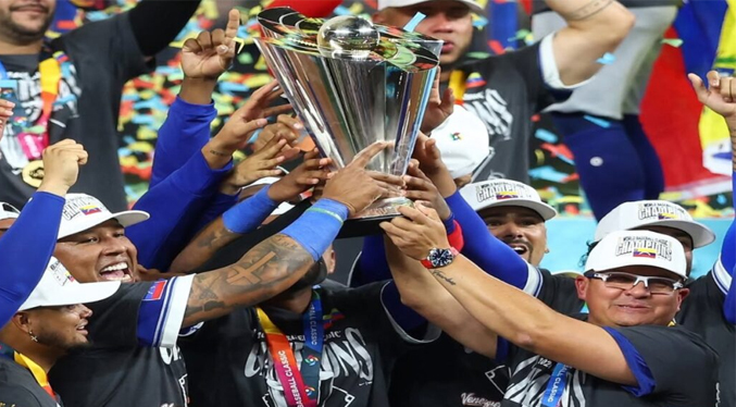 Trofeo del Clásico Mundial de Béisbol llegará esta tarde al país