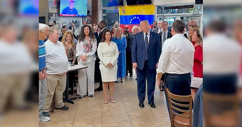 Trump se despide de Miami visitando El Arepazo, un icónico restaurante venezolano