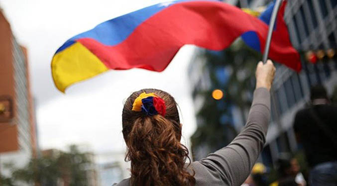 Estudio revela que el 97 % de las venezolanas se reinventa ante la adversidad