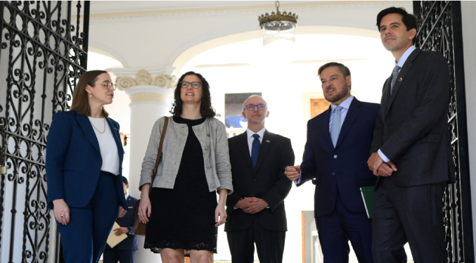 Venezuela y Reino Unido exploran el fortalecimiento de las relaciones bilaterales