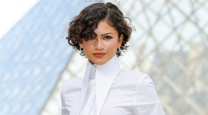 Zendaya reaparece vestida de blanco en París y «confirma» su matrimonio con Tom Holland