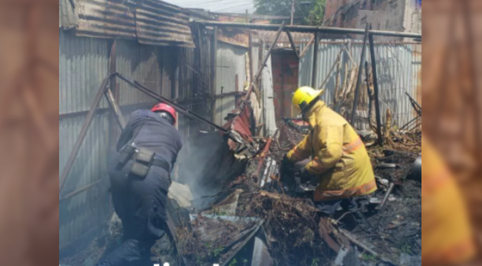 Mujer muere carbonizada en su vivienda luego de entregar a su hija para salvarle la vida