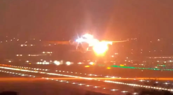 Un avión aterriza de emergencia en São Paulo tras la explosión de uno de los motores (Video)