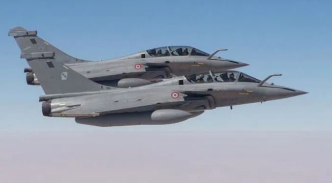 Francia despliega cazas sobre Emiratos para proteger sus bases militares