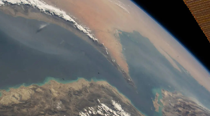 El estrecho de Ormuz se encarece: Asegurar un buque cuesta hasta tres veces más