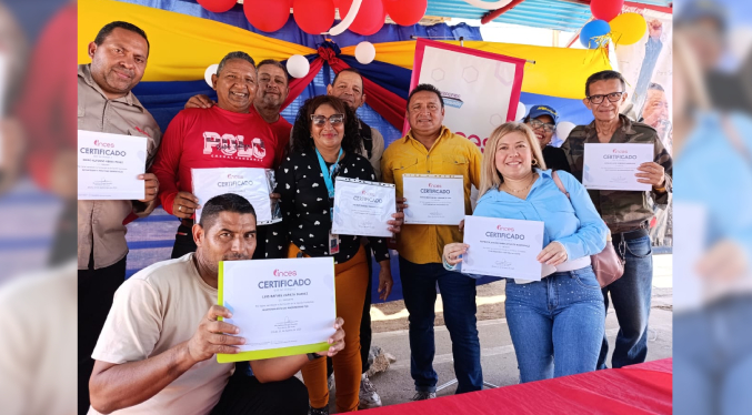 Inces Zulia entrega 460 certificados a la clase obrera en el municipio Lagunillas