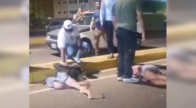 Joven muere tras chocar su moto contra un poste