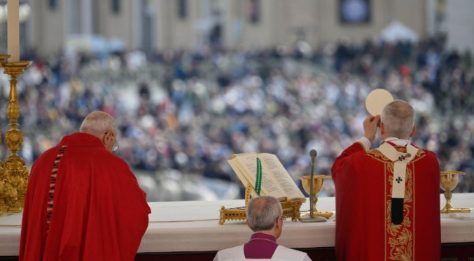 León XIV advierte en su misa: Dios «no escucha la oración de quienes hacen la guerra»