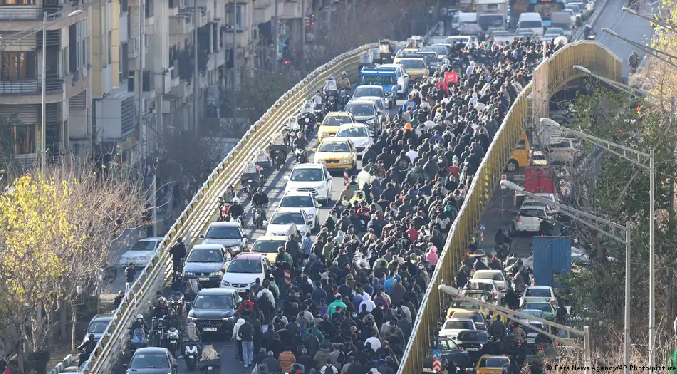 La libertad global retrocedió en 2025, según Freedom House