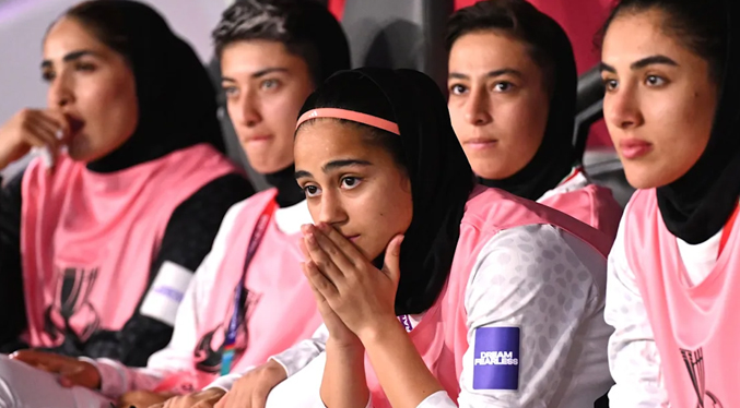 Trump ofrece asilo en EEUU a mujeres de la selección de fútbol femenina de Irán