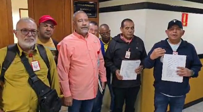 Sindicatos Petroleros del Zulia consignan en la AN documentos legales de trabajadores despedidos