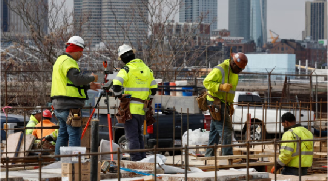 La economía de EEUU pierde 92 mil empleos y sube el desempleo a 4,4 %