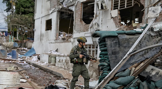 Más de 170.000 personas viven confinadas por violencia de grupos armados