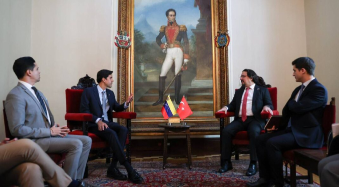 Viceministro Oliver Blanco trata las relaciones bilaterales con el embajador de Turquía