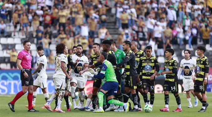 Expulsan a Salomón Rondón por agredir a Keylor Navas en un partido