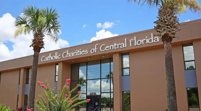 Trump cancela contrato con Arquidiócesis católica de Miami para cuidado de niños migrantes