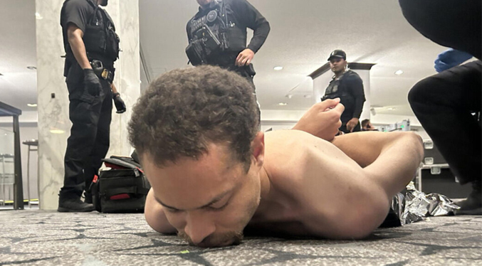 Trump señala al hombre armado que intentó acceder a un evento como «loco» y un «lobo solitario»