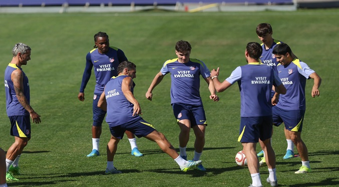 El Atlético ultima su preparación con Hancko y sin Giménez en La Cartuja