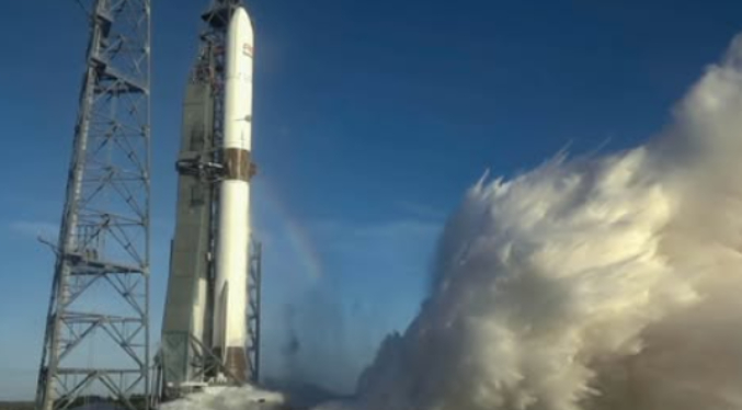 Blue Origin logra que cohete propulsor New Glenn aterrice sin problemas después de su lanzamiento