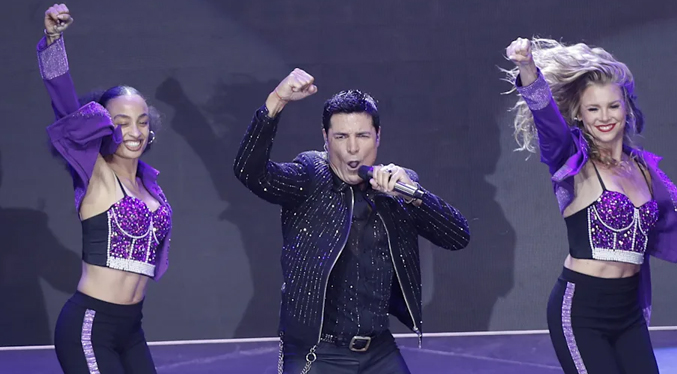 Chayanne baila al ritmo de México en el Auditorio Nacional